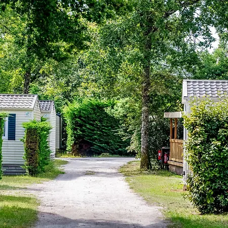Domaine Residentiel De Plein Air La Canadienne *